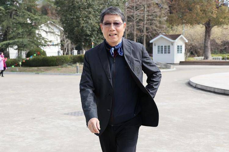 女人在厨房裸体做饭视频